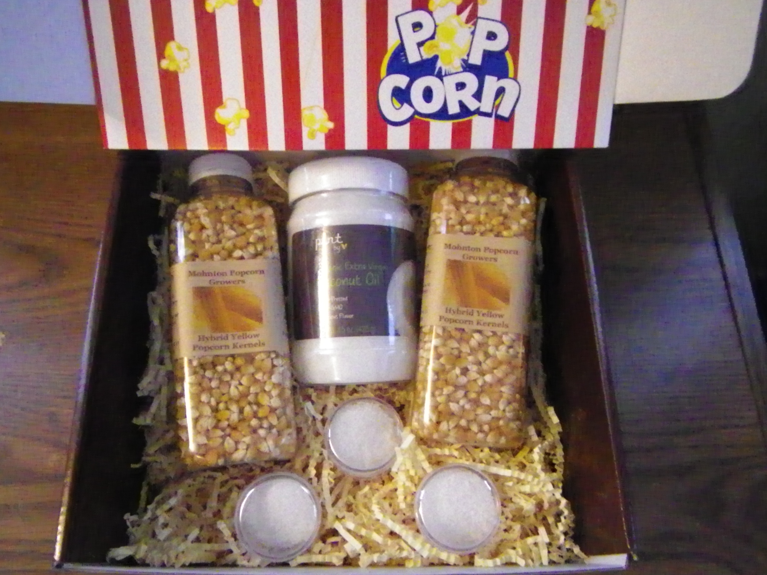 Mohnton Popcorn Growers Gift Box Mohnton Popcorn Growers Large Gift Box