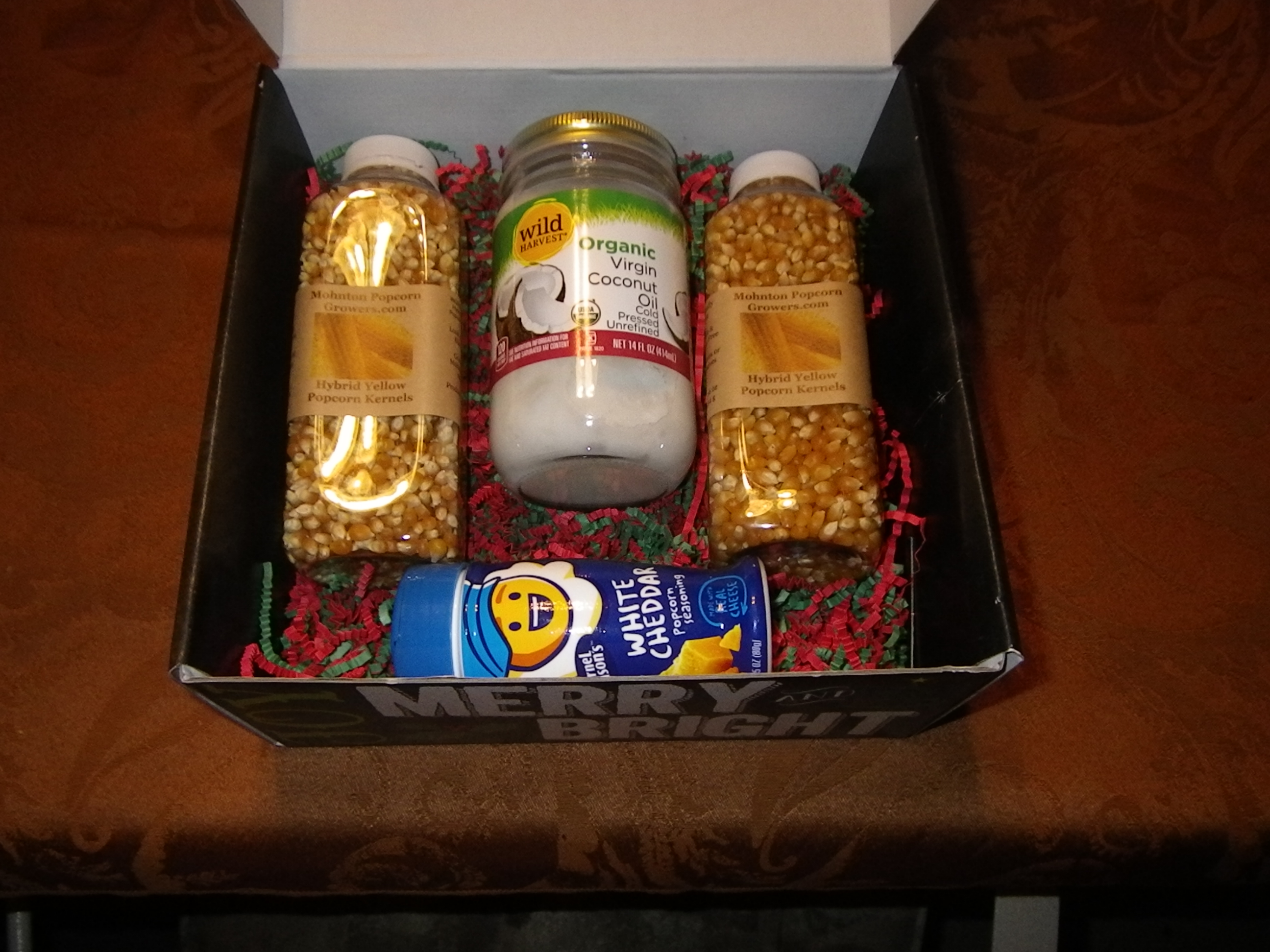 Mohnton Popcorn Growers Gift Box Mohnton Popcorn Growers Large Gift Box